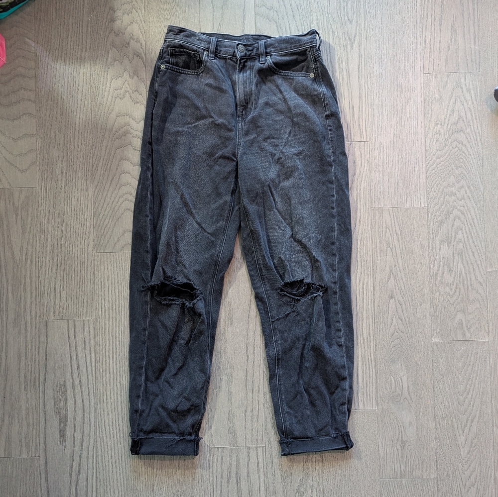 American Eagle Distressed Black Relaxed Mom Jeans Size 2